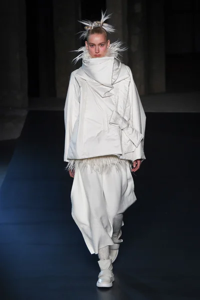 Look 3
